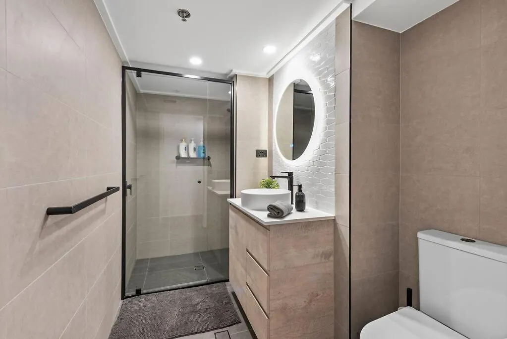 Woolstore Elegance ~ 2Bed/2Bath/1Car ~ Teneriffe Brisbane